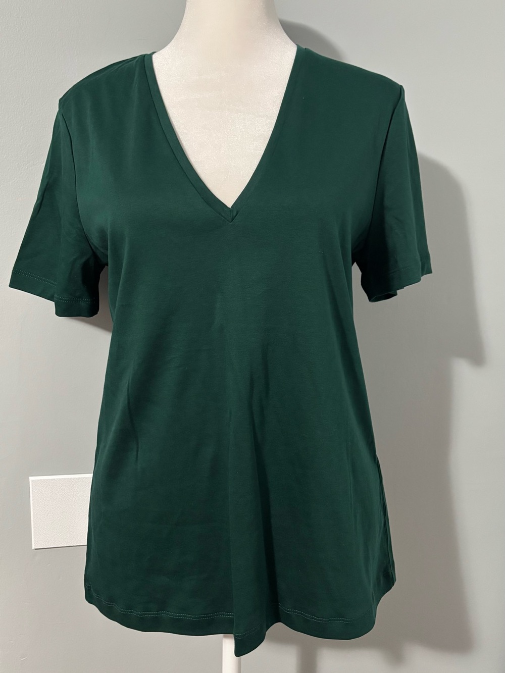 Banana Republic deep green Women's V-Neck Tee - Size M